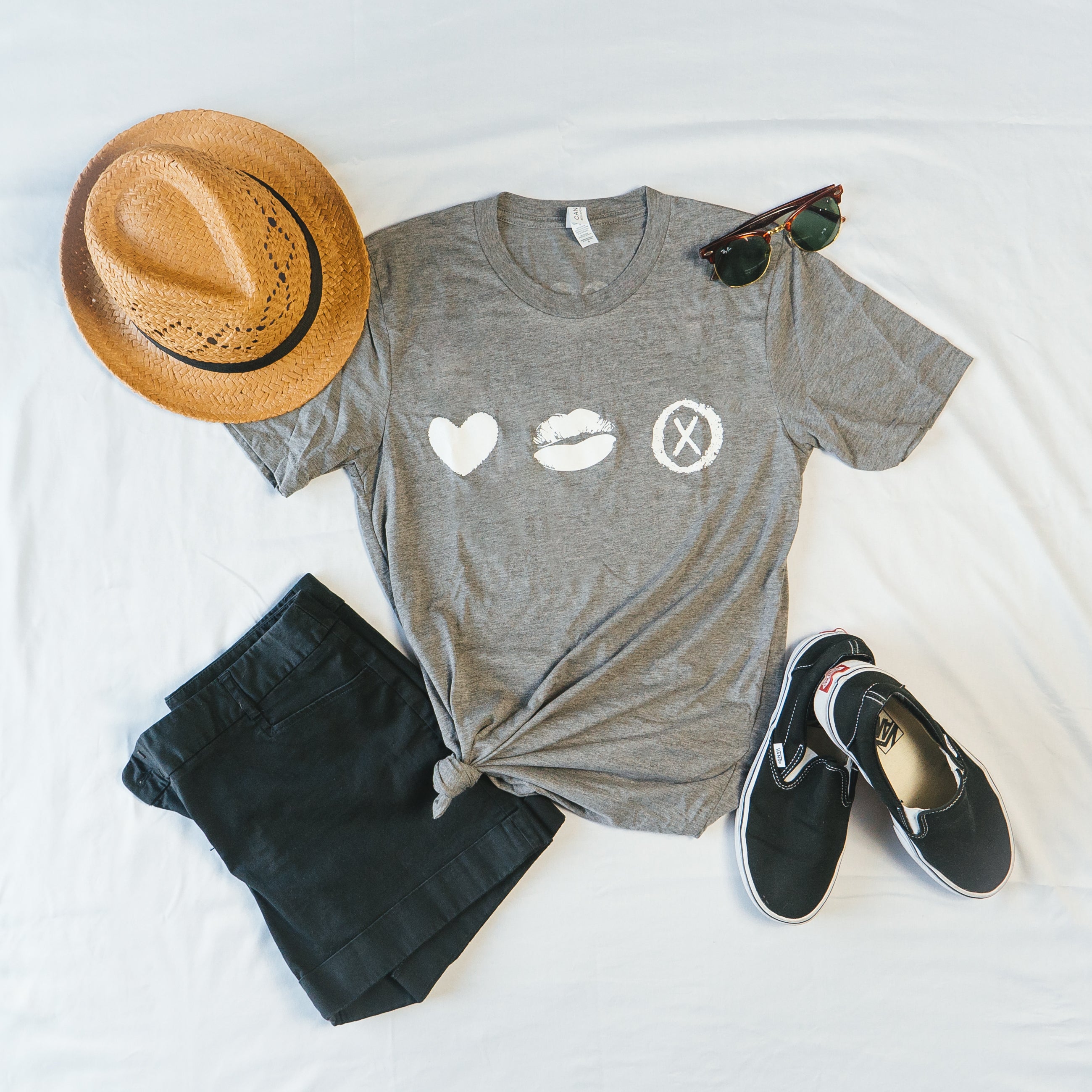 ★GLOWNY★ KISSING U CREW NECK TEE WHITE GY25LWTS002WH MUSINSA | GLOWNY KISSING U CREW NECK TEE (WHITE)